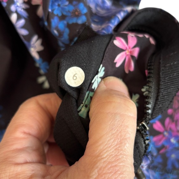 Lululemon Run Bandit Hooded Zip Jacket Petal Pop Black Floral Sz 6 Activewear - Picture 5 of 7